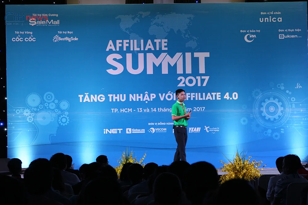 Chuyên gia Tú Cao chia sẻ tại sự kiện Affiliate Summit
